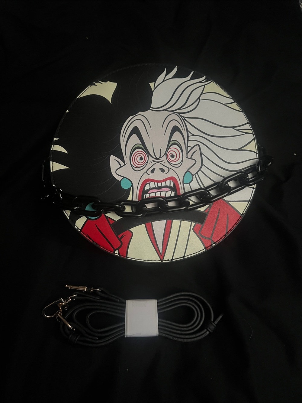 Cakeworthy Disney Villians 101 Dalmatians Cruella Chain Crossbody Bag
